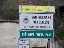 Cartelli vari a San Germano Vercellese (31063 bytes)